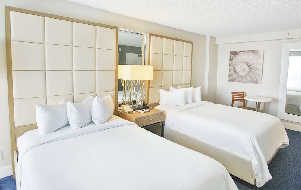 Bahia Mar Ft. Lauderdale Beach- a DoubleTree by Hilton Hotel — Hotel rooms in Fort Lauderdale, Florida