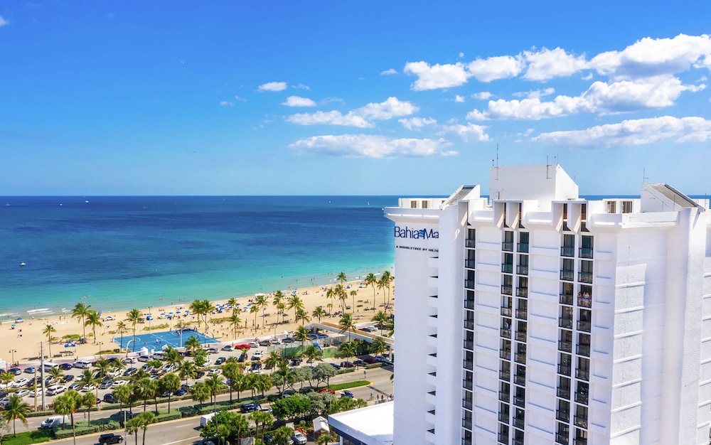 Bahia Mar Ft. Lauderdale Beach- a DoubleTree by Hilton Hotel — Hotel building in Fort Lauderdale, Florida