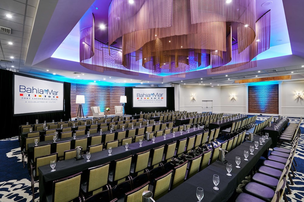 Bahia Mar Ft. Lauderdale Beach- a DoubleTree by Hilton Hotel — Hotel building in Fort Lauderdale, Florida