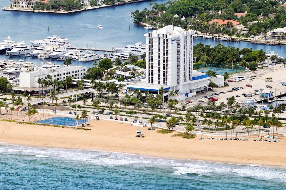 Bahia Mar Ft. Lauderdale Beach- a DoubleTree by Hilton Hotel — Hotel building in Fort Lauderdale, Florida