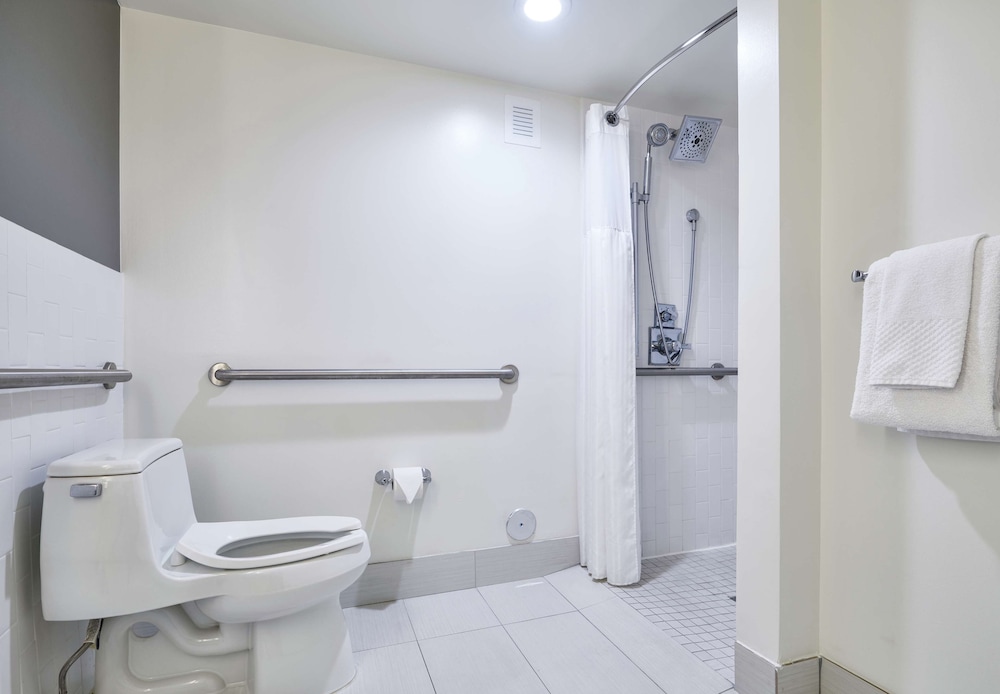Bahia Mar Ft. Lauderdale Beach- a DoubleTree by Hilton Hotel — Hotel rooms in Fort Lauderdale, Florida