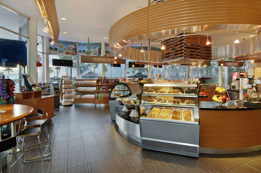 Bahia Mar Ft. Lauderdale Beach- a DoubleTree by Hilton Hotel — Restaurant & bars in Fort Lauderdale, Florida