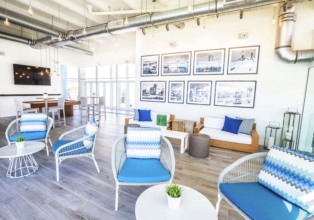 Bahia Mar Ft. Lauderdale Beach- a DoubleTree by Hilton Hotel — Hotel building in Fort Lauderdale, Florida