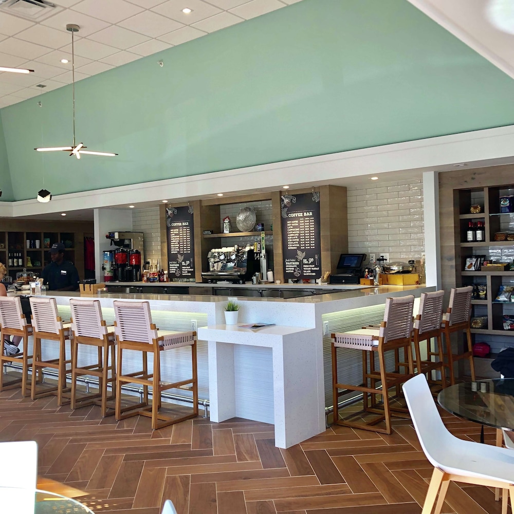 Bahia Mar Ft. Lauderdale Beach- a DoubleTree by Hilton Hotel — Restaurant & bars in Fort Lauderdale, Florida