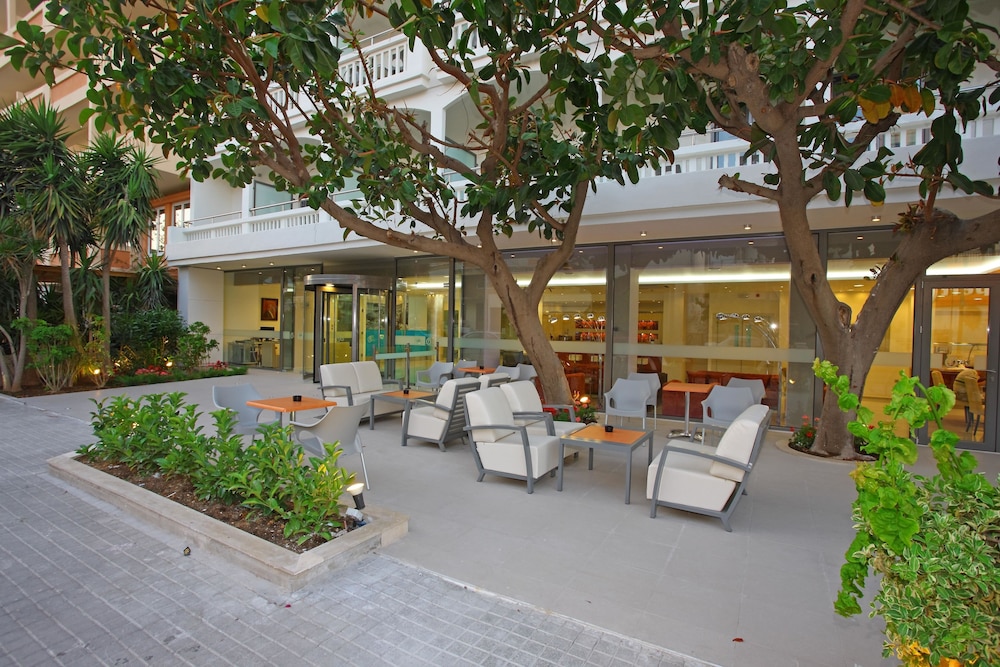 Olympic Palladium by GHH — Hotel building in Rethymnon