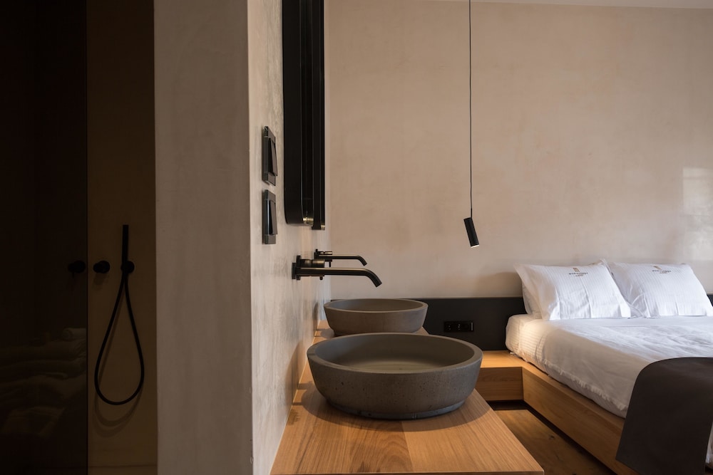 Monastery Estate Venetian Harbor — Hotel rooms in Chania
