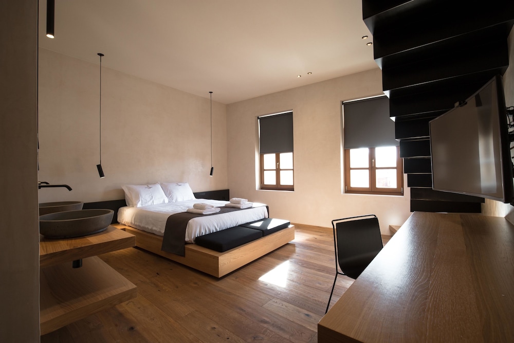Monastery Estate Venetian Harbor — Hotel rooms in Chania