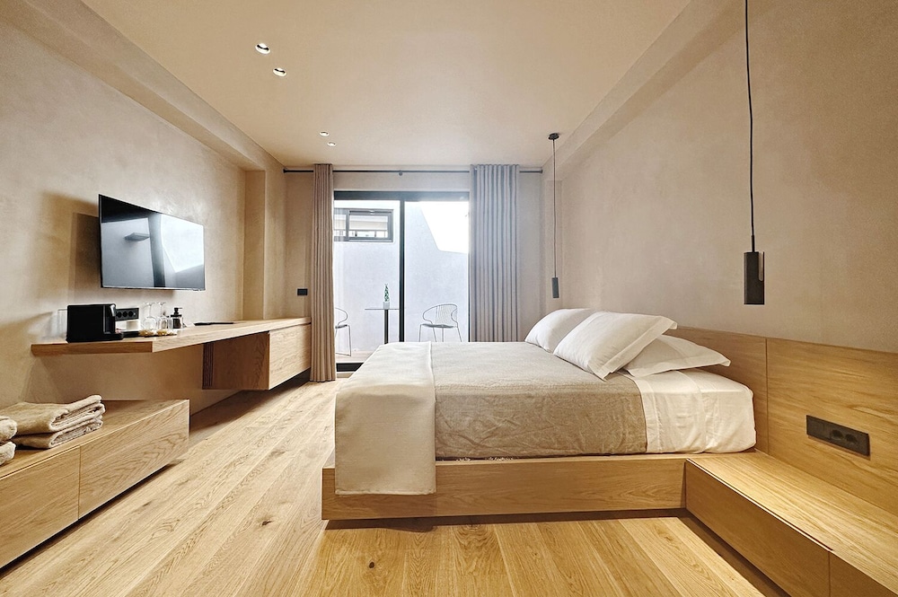 Monastery Estate Venetian Harbor — Hotel rooms in Chania