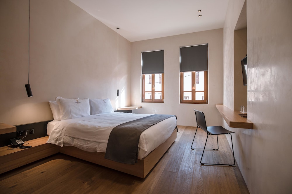 Monastery Estate Venetian Harbor — Hotel rooms in Chania