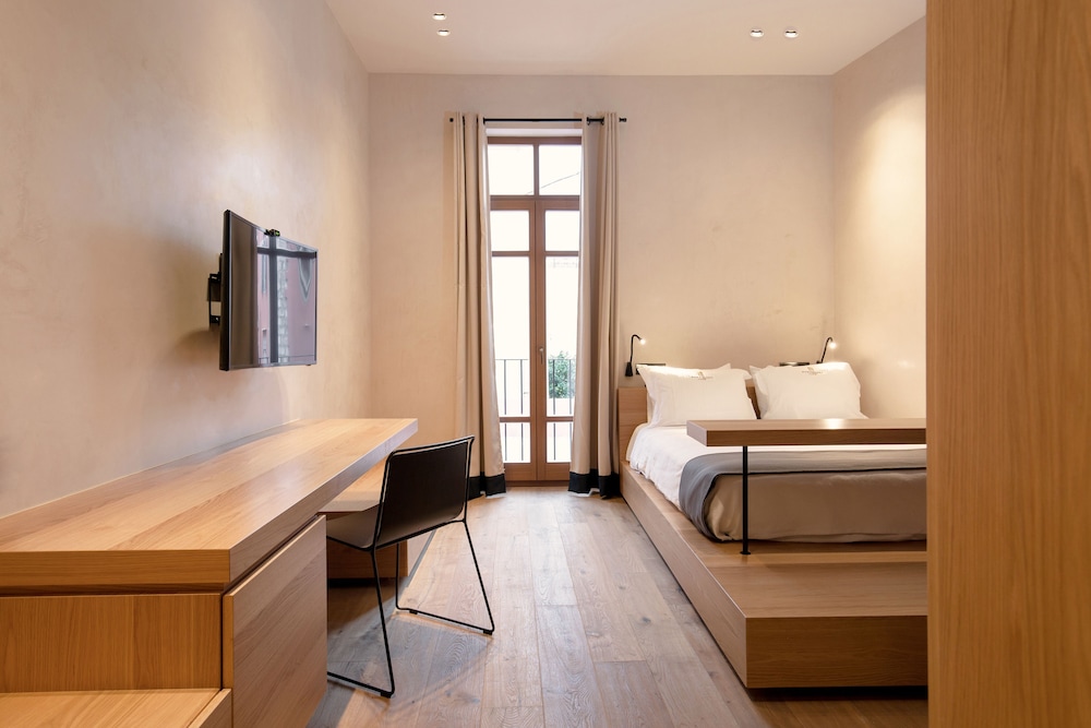 Monastery Estate Venetian Harbor — Hotel rooms in Chania