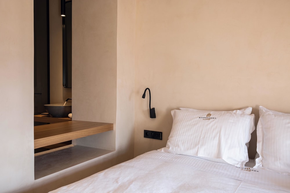 Monastery Estate Venetian Harbor — Hotel rooms in Chania