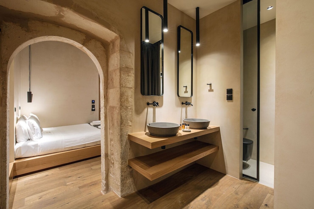 Monastery Estate Venetian Harbor — Hotel rooms in Chania