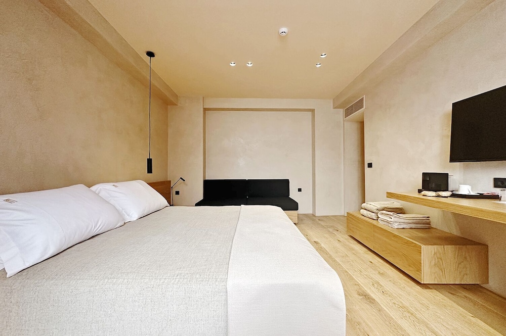 Monastery Estate Venetian Harbor — Hotel rooms in Chania
