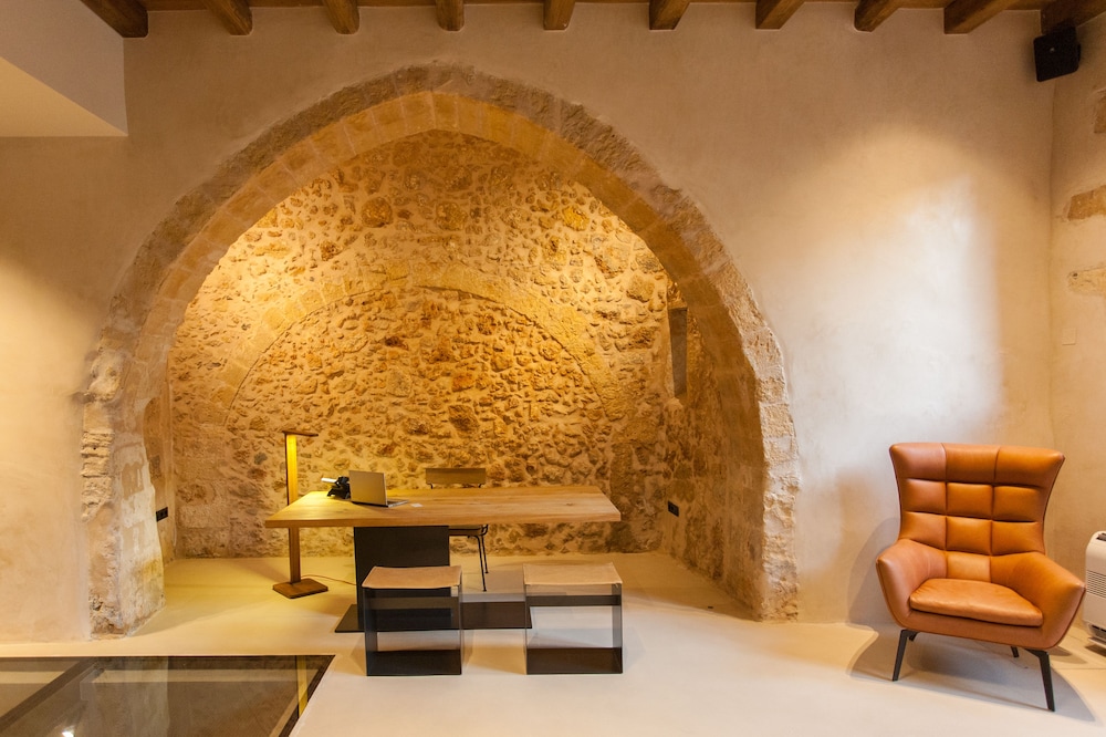 Monastery Estate Venetian Harbor — Hotel building in Chania