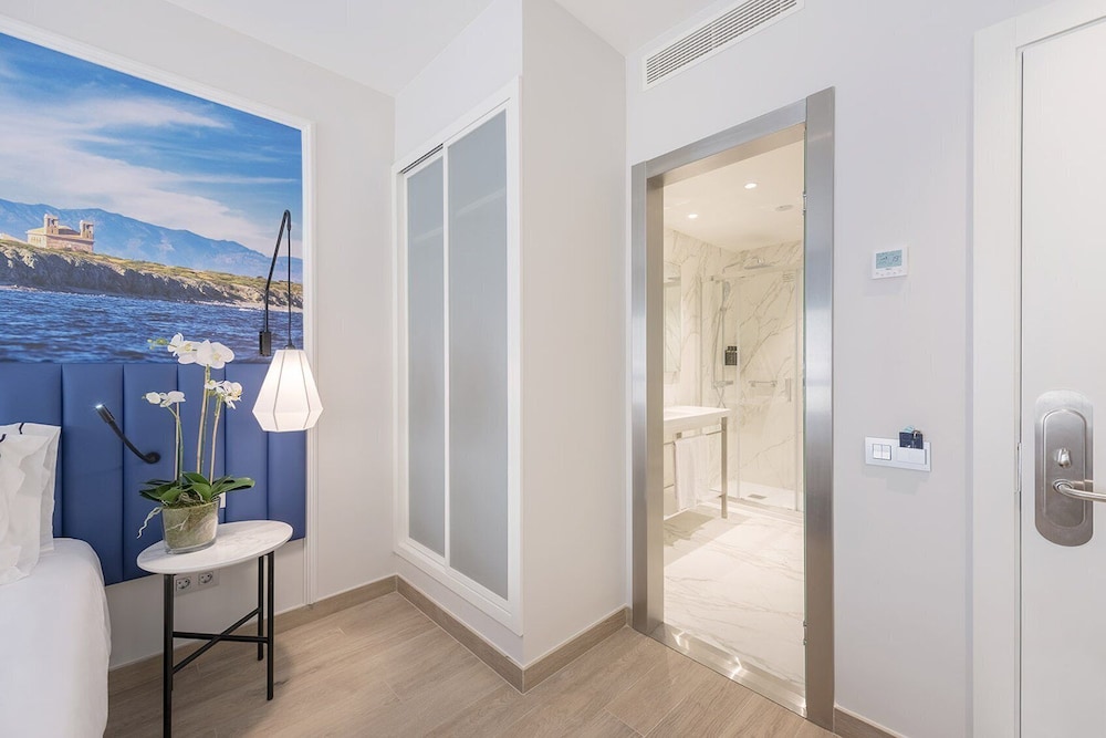 Eurostars Mediterranea Plaza — Hotel rooms in Alicante, Valencian Community