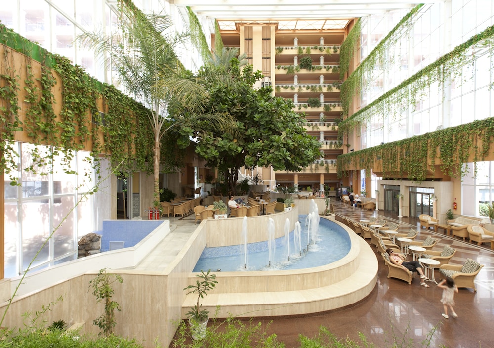 Playacapricho Hotel — Hotel building in Roquetas de Mar, Andalusia