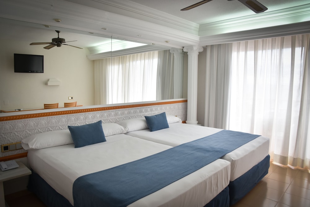 Playacapricho Hotel — Hotel rooms in Roquetas de Mar, Andalusia