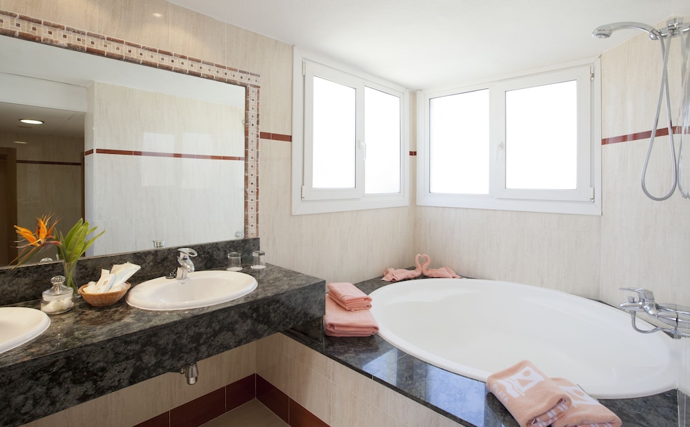 Playacapricho Hotel — Hotel rooms in Roquetas de Mar, Andalusia