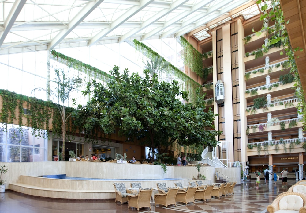 Playacapricho Hotel — Hotel building in Roquetas de Mar, Andalusia