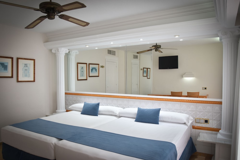 Playacapricho Hotel — Hotel rooms in Roquetas de Mar, Andalusia