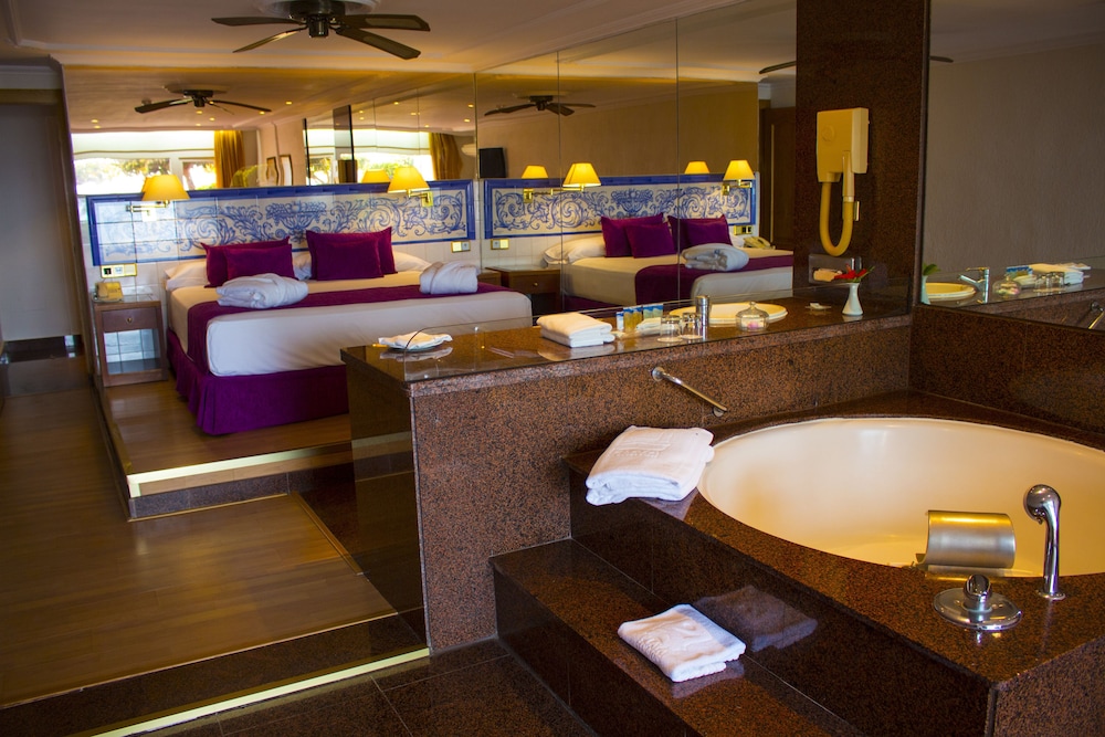 Playacapricho Hotel — Hotel rooms in Roquetas de Mar, Andalusia