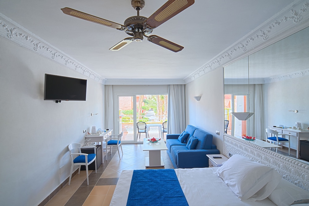 Playacapricho Hotel — Hotel rooms in Roquetas de Mar, Andalusia