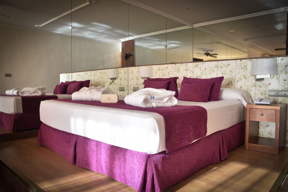 Playacapricho Hotel — Hotel rooms in Roquetas de Mar, Andalusia