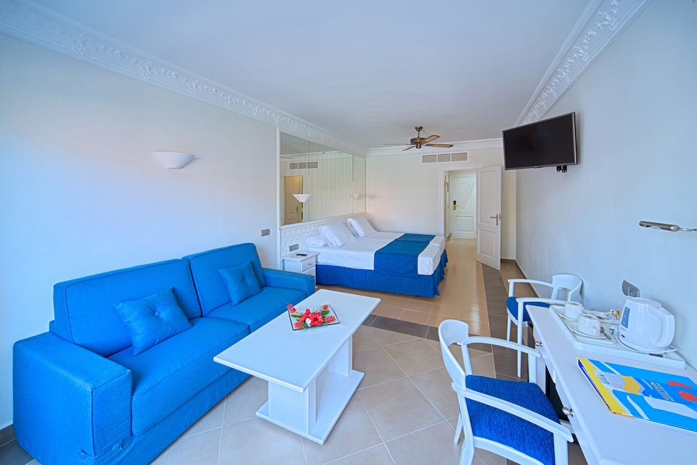 Playacapricho Hotel — Hotel rooms in Roquetas de Mar, Andalusia