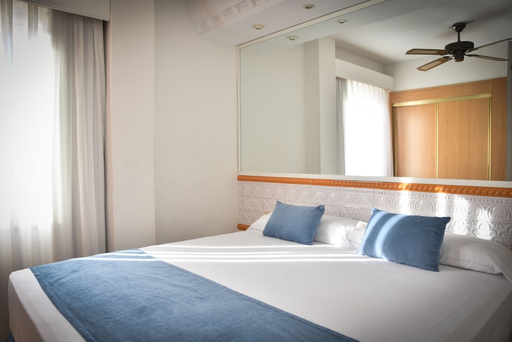Playacapricho Hotel — Hotel rooms in Roquetas de Mar, Andalusia