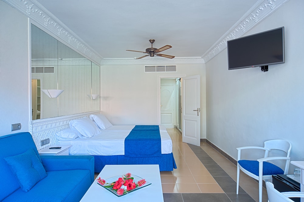 Playacapricho Hotel — Hotel rooms in Roquetas de Mar, Andalusia