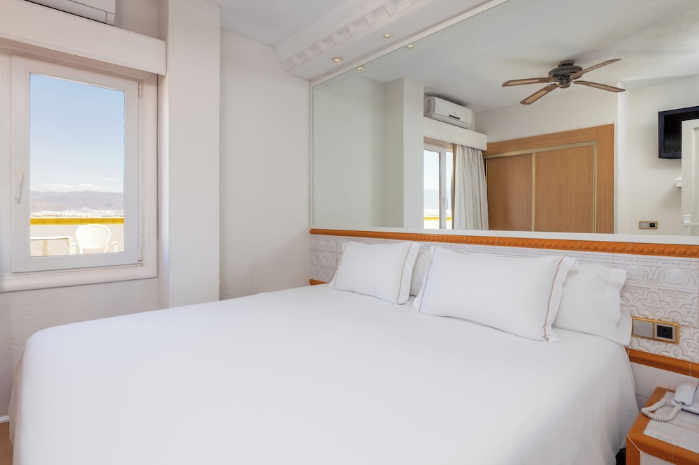 Playacapricho Hotel — Hotel rooms in Roquetas de Mar, Andalusia