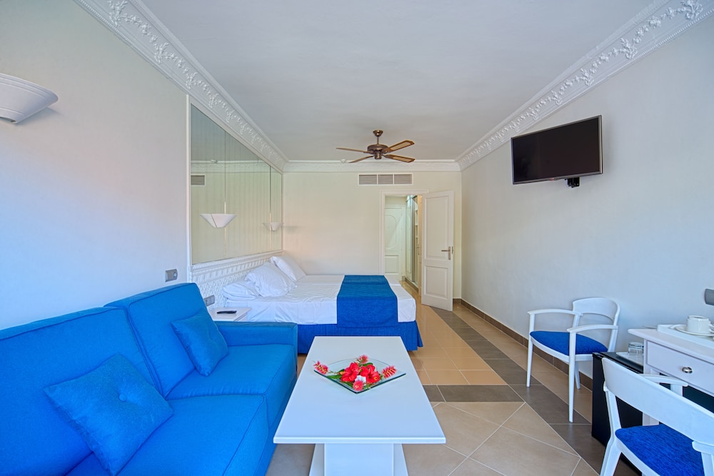 Playacapricho Hotel — Hotel rooms in Roquetas de Mar, Andalusia