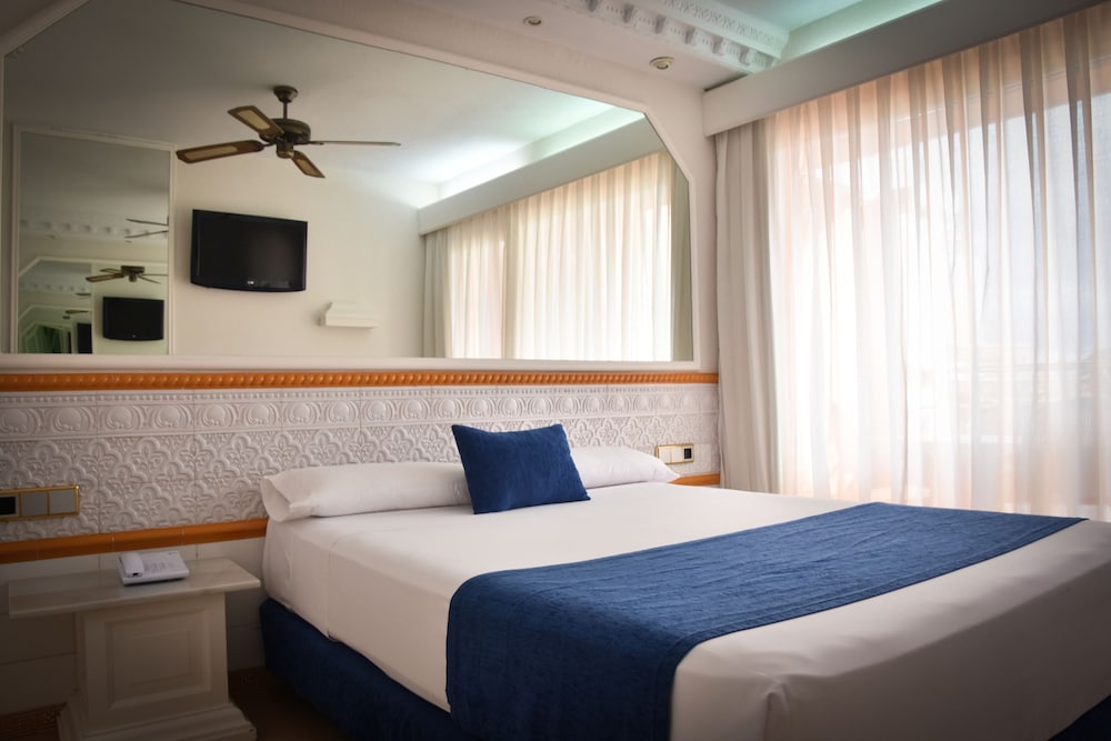 Playacapricho Hotel — Hotel rooms in Roquetas de Mar, Andalusia