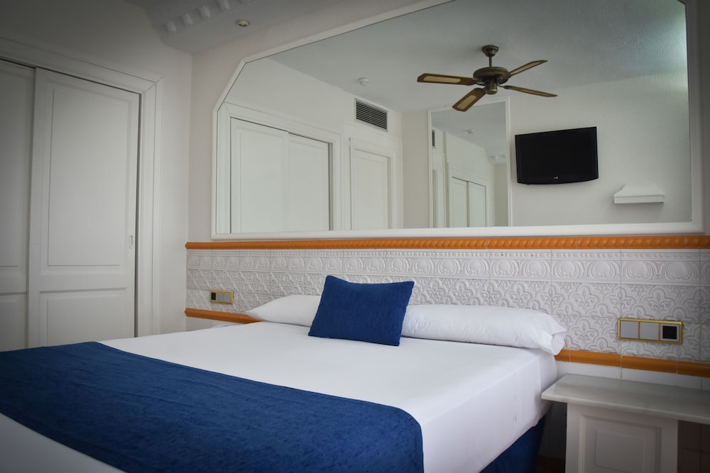 Playacapricho Hotel — Hotel rooms in Roquetas de Mar, Andalusia