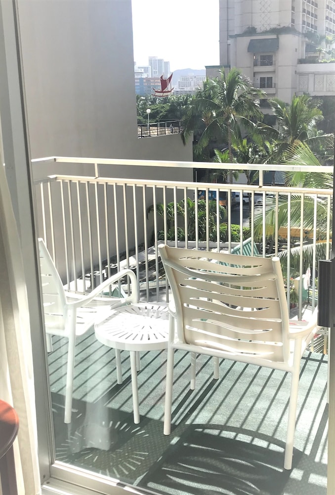 Ramada Plaza by Wyndham Waikiki — Hotel rooms in Honolulu, Hawaii