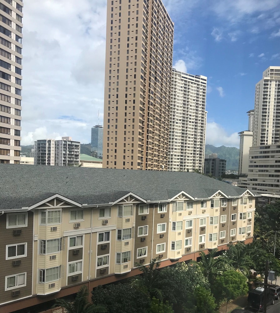 Ramada Plaza by Wyndham Waikiki — Hotel building in Honolulu, Hawaii