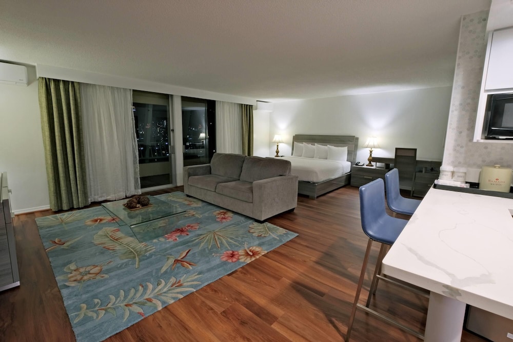 Ramada Plaza by Wyndham Waikiki — Hotel rooms in Honolulu, Hawaii