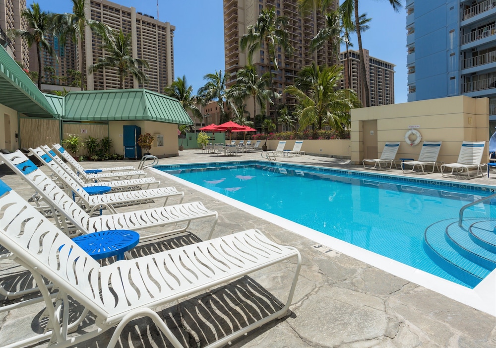 Ramada Plaza by Wyndham Waikiki — Swimming pool in Honolulu, Hawaii