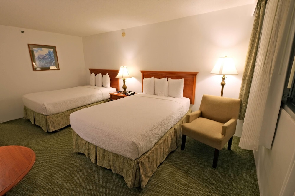 Ramada Plaza by Wyndham Waikiki — Hotel rooms in Honolulu, Hawaii