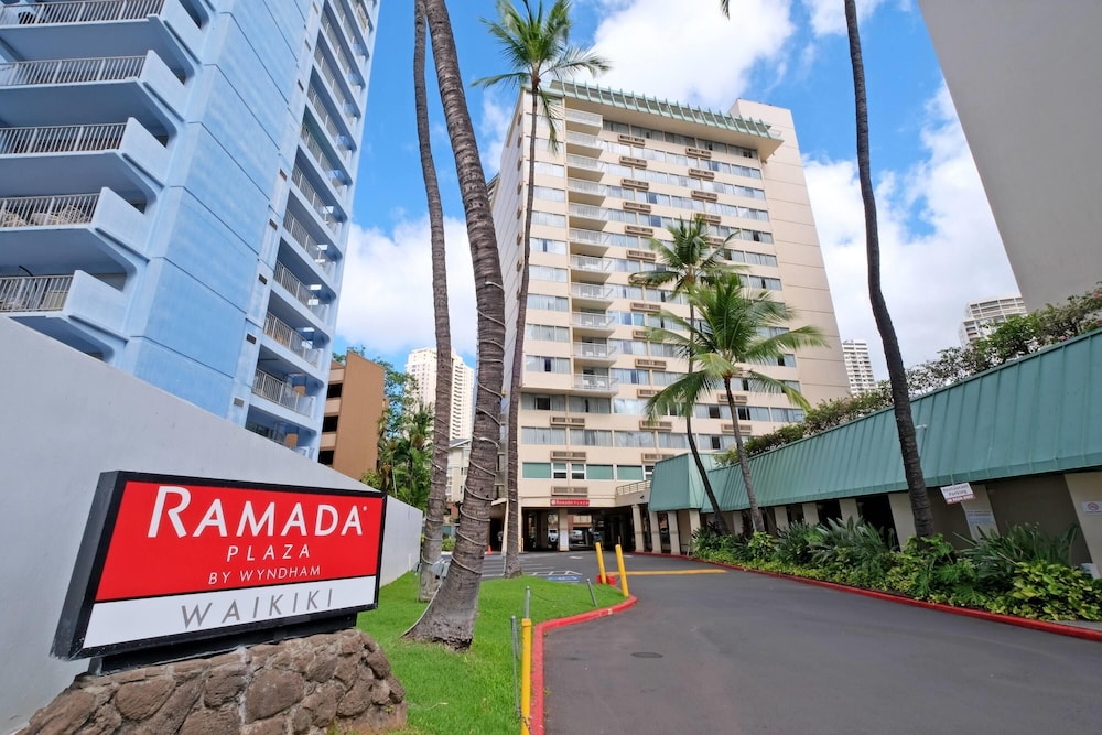 Ramada Plaza by Wyndham Waikiki — Hotel building in Honolulu, Hawaii