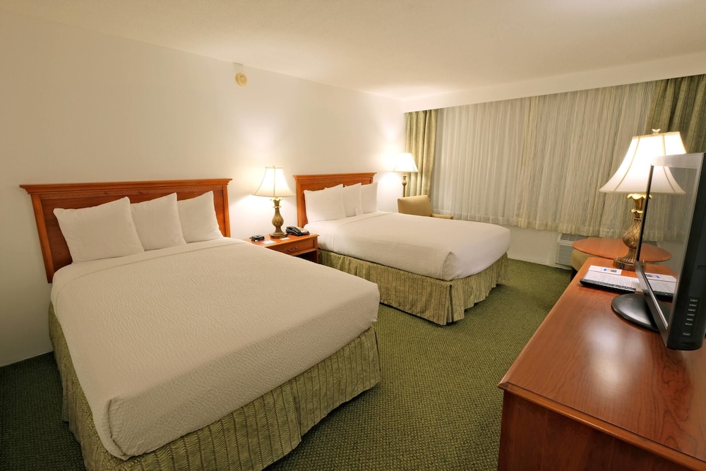 Ramada Plaza by Wyndham Waikiki — Hotel rooms in Honolulu, Hawaii