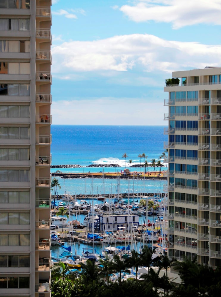 Ramada Plaza by Wyndham Waikiki — Attractions in the area in Honolulu, Hawaii