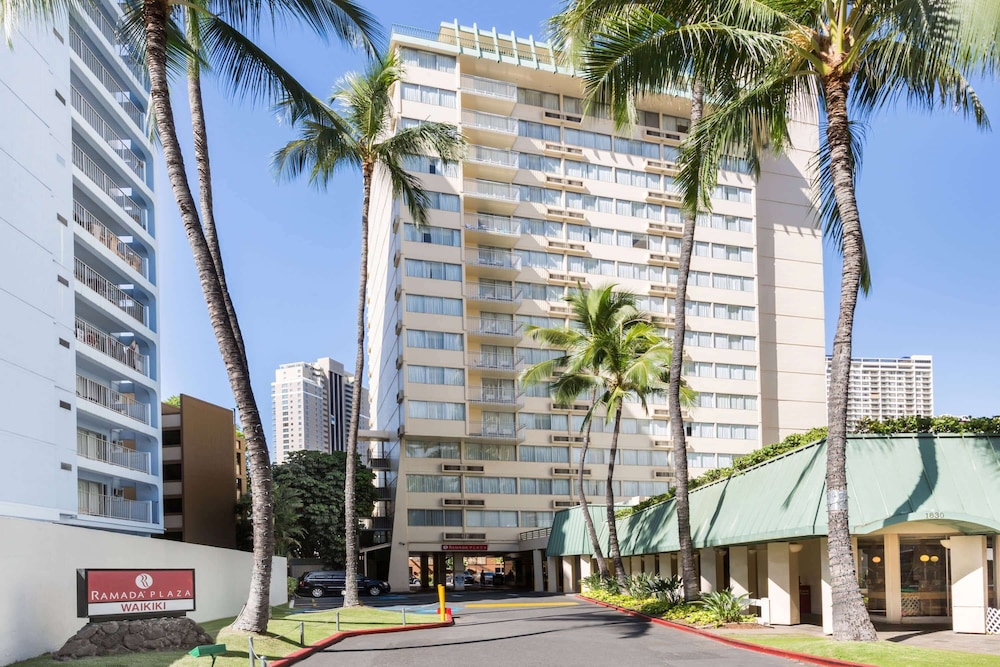 Ramada Plaza by Wyndham Waikiki — Hotel building in Honolulu, Hawaii
