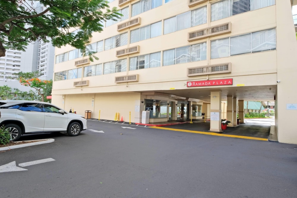 Ramada Plaza by Wyndham Waikiki — Hotel building in Honolulu, Hawaii