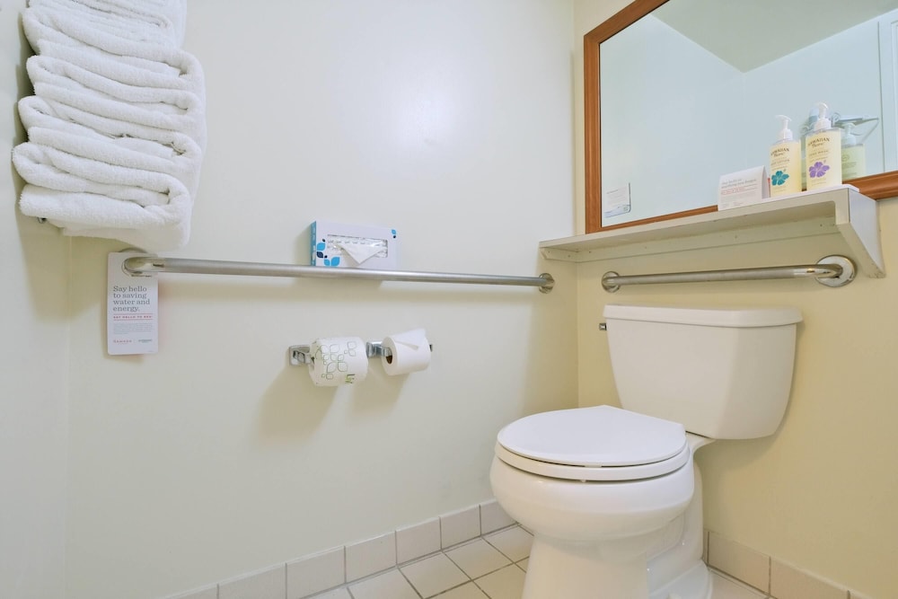 Ramada Plaza by Wyndham Waikiki — Hotel rooms in Honolulu, Hawaii