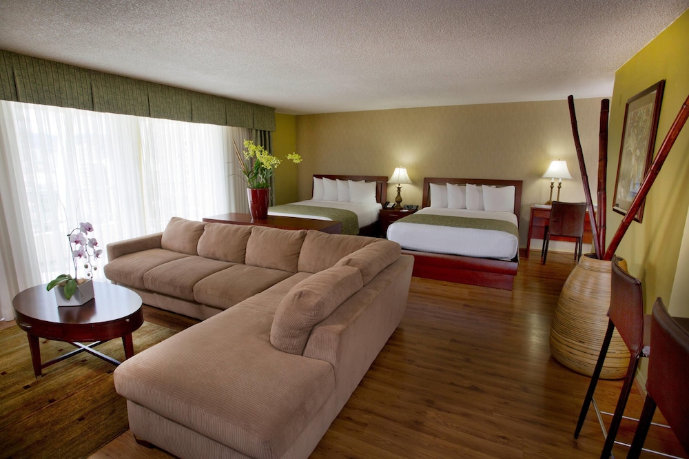 Ramada Plaza by Wyndham Waikiki — Hotel rooms in Honolulu, Hawaii