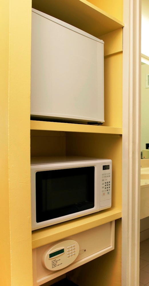 Ramada Plaza by Wyndham Waikiki — Hotel rooms in Honolulu, Hawaii