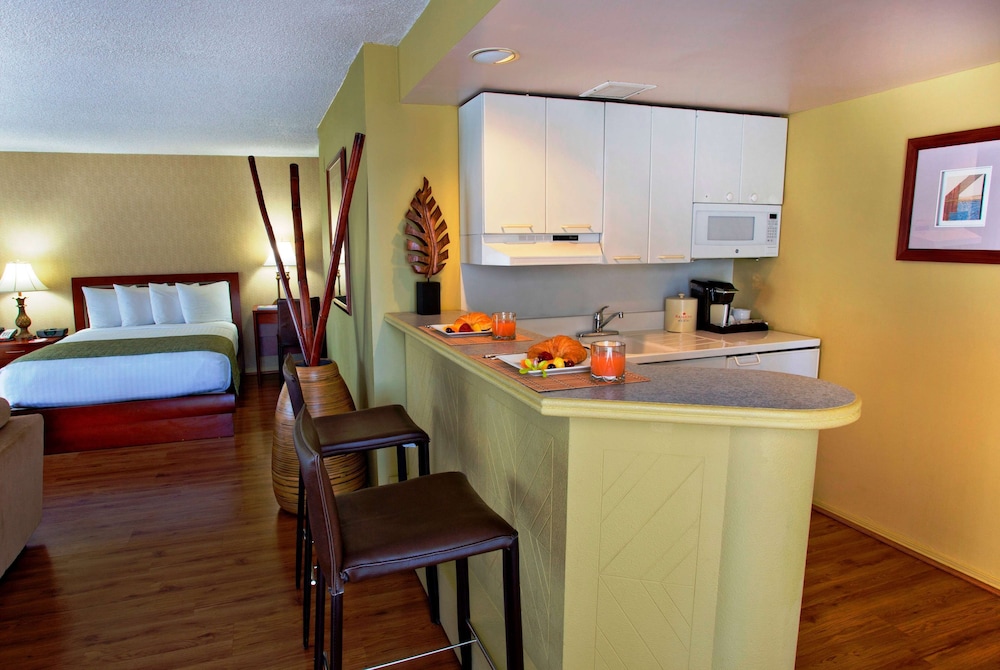 Ramada Plaza by Wyndham Waikiki — Hotel rooms in Honolulu, Hawaii