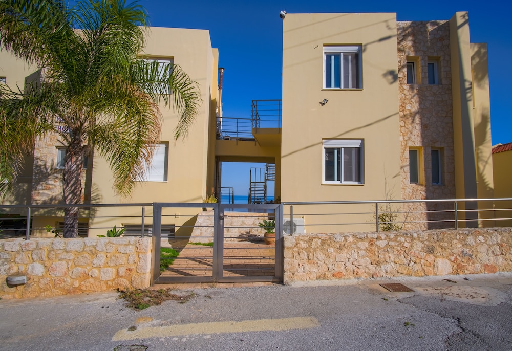 Blue Villas — Hotel building in Chania