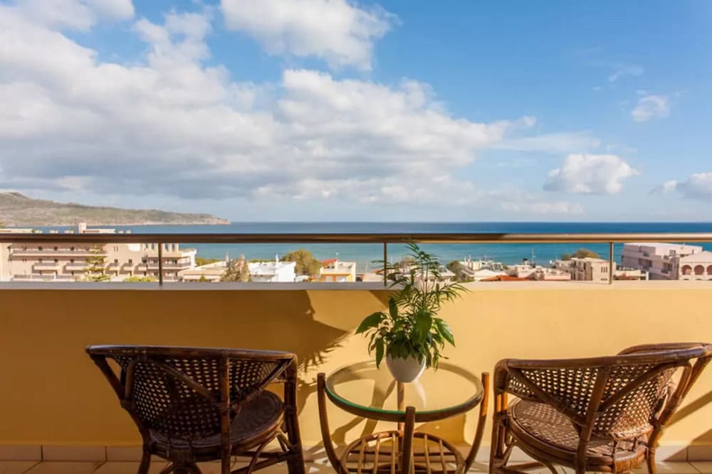 Blue Villas — Hotel rooms in Chania